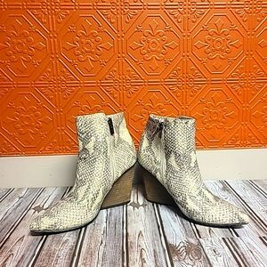 Isola Antonella Leather Faux Snakeskin Tassel Wedge Heel Bootie Western size 8